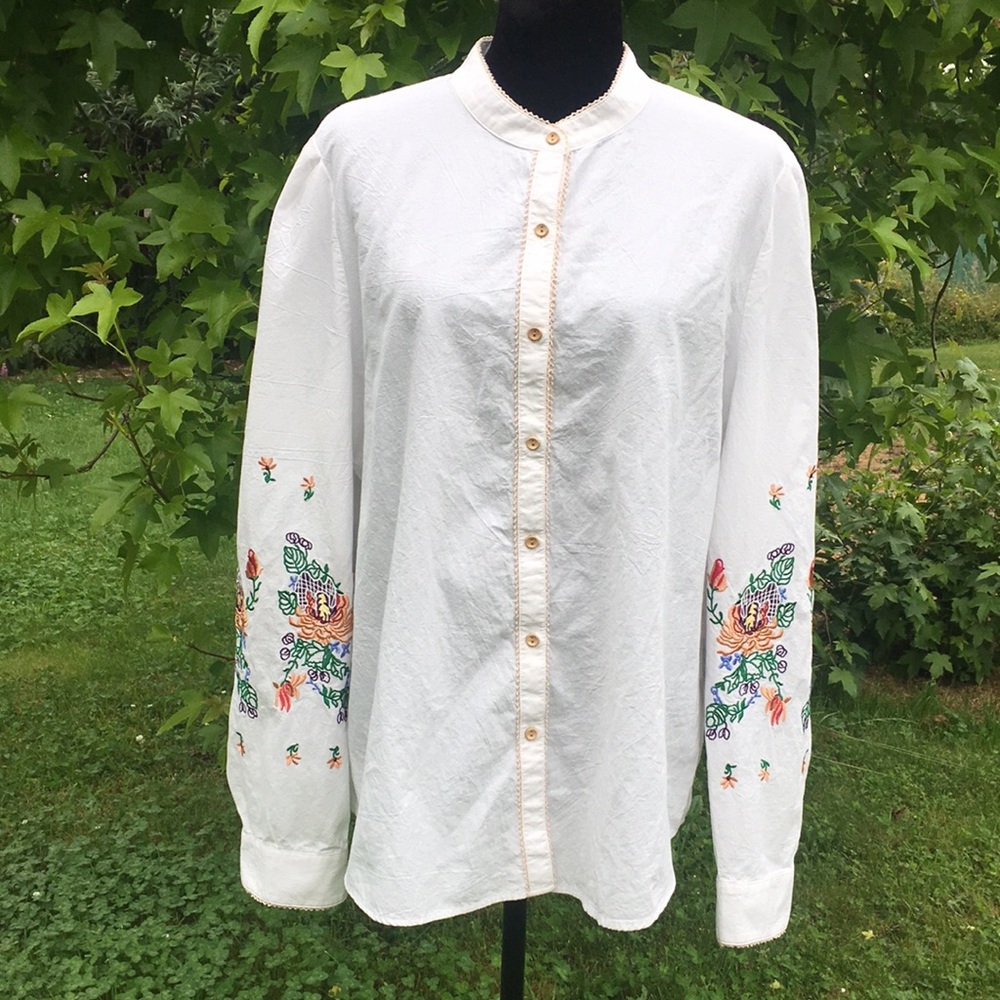 NWT Tendency Button Down Top with Embroidered Sleeves